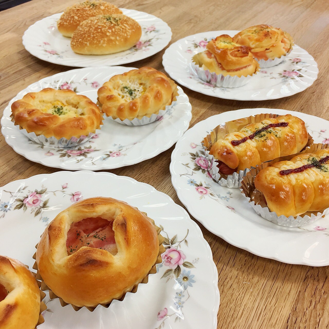 ハムチーズロールとウインナーパン