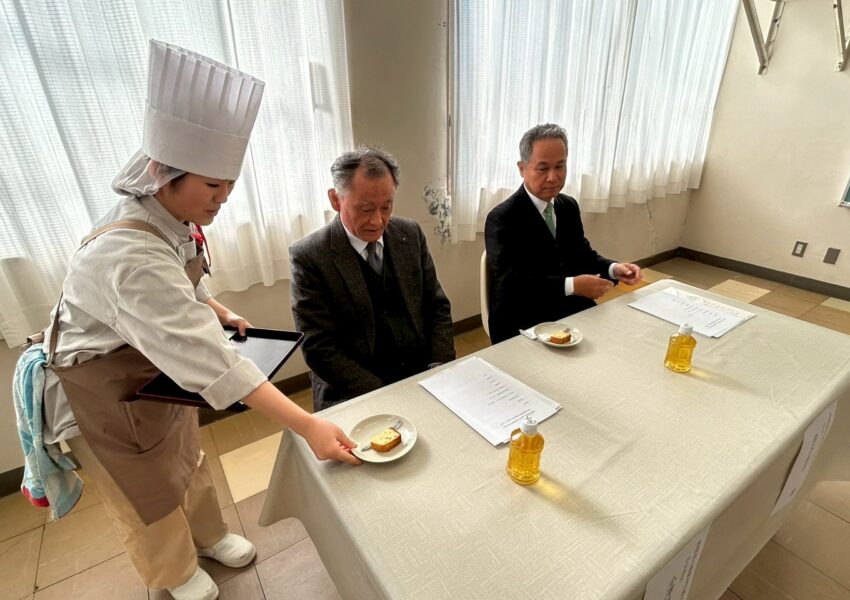 レモン「璃の香（りのか）」を使ったパウンドケーキを試食